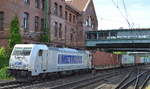 METRANS/HHLA 386 007-9 verlässt mit Containerzug den Hambuger Hafen am 20.06.17 Bf.