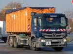MB ACTROS 2536 Abrollkipper der Recyclingfirma ALBA auf dem Weg zum Berliner Westhafen, 02.11.11