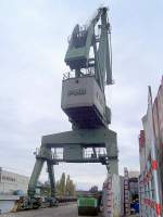 Zweiter BEHALA Hafenkran mit den Buchstaben PHB im Neuk�llner Hafen mitten in Berlin, 2008  