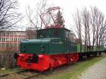 Auch die BEHALA pflegt auf dem Berliner Westhafengel�nde eine alte E-Lok, es ist die ehemalige AEG Lok vom Typ EL4 der Industriebahn Obersch�neweide, Januar 2007.