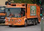 MB ECONIC M�llentsorgungsfahrzeug der Berliner Stadtreinigung BSR mit HALLER M�llpresse, 22.10.10 Berlin Knobelsdorffstr.