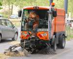 Kehrfahrzeug der Berliner Stadtreinigung (BSR) vom Typ BUCHER CityCat 2020, 30.07.10 Berlin-Pankow.