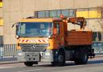MB ACTROS 1832 Kipper mit Hydraulikaufsatz der Berliner Stadtreinigung (BSR LK 036), 25.11.11 Berlin Putlitzbr�cke.