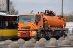 Abwasserentsorgungsfahrzeug IVECO STRALIS 270 der Berliner Stadtreinigung (BSR BS 003), 10.04.12 Berlin-Beusselbr�cke.