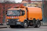 MB ATEGO 1824 Kehrfahrzeug mit FAUN VIAJET Aufsatz der Berliner Stadtreinigung (BSR KG 235) bei der Reinigung der Berliner Putlitzbr�cke, 28.02.13