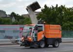 Ein BUCHER Schörling Kehrfahrzeug Typ CityCat 2020 der Berliner Stadtreinigung (BSR KW 214) am 17.06.14 Berlin-Putlitzbrücke.