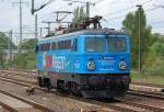 Die vom Schweizer Unternehmen Centralbahn AG in Deutschland registrierte Lok 1042 520 (ex �BB aus �sterreich) registriert als 91 80 1042 520-8 D-CBB, Bj. 1968 mit dem Werbelogo f�r das LOK Magazin aus Deutschland. 08.05.10 Durchfahrt im Bhf. Flughafen Berlin-Sch�nefeld.