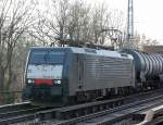 MRCE Dispolok der CTL ES 64 F4-207 (91 80 6189 207-4 D-DISPO) mit Kesselwagenganzzug Richtung Schwedt, 17.01.11 Berlin-Karow.