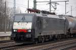 MRCE Dispolok der CTL ES 64 F4-285 (91 80 6189 285-0 D-DISPO), 03.02.11 mit Kesselwagenzug bei der Durchfahrt im Bhf.