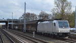 CTL mit der akim Mietlok 186 264-8 (NVR-Number: 91 80 6186 264-8 D-AKIEM, Bombardier Bj.2014] und einem Ganzzug Schiebewandwagen am 05.04.17 Berlin-Springpfuhl.