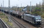 CTL mit der MRCE 185 557-6 und Kesselwagenzug (leer)Richtung Stendell am 15.11.17 Berlin-Springpfuhl.