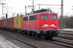 Hier noch mal aus der N�he, EGP 140 857-4 (91 80 6140 857-4 D-EGP) mit Containerzug am 29.12.11 Bhf.