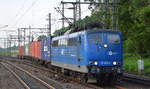 EGP 151 078-3 trifft mit Containerzug im Bf.