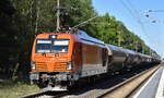 ArcelorMittal Eisenhüttenstadt Transport GmbH, Eisenhüttenstadt [D] mit ihrer Vectron Dual Lok  248 043  [NVR-Nummer: 90 80 2248 043-2 D-EKO] und einem Staubgutzug (Kohlestaub) am 28.04.25 Höhe Bahnhof Jänschwalde Ost.