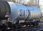 Kesselwagen vom Einsteller GATX in Deutschland mit niederländischer Zulassung mit der Nr. 33 TEN 84 NL-GATXD 7933 259-9 Zacens (UN-Nr.: 60/2312 = Phenol, geschmolzen) am 08.02.18 Berlin-Hirschgarten.