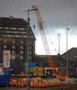 Ein gro�er Seilbagger der Baufirma KEMMER steht zurzeit im Berliner Westhafen, 21.12.11 Belegbild aus der S-Bahn. 