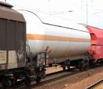 Ein Gasdruckkesselwagen mit Sonnendach vom Wageneinsteller Ermewa GmbH eingestellt in Frankreich mit der Nr.