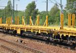 Die Gleisbaufirma H.F.Wiebe mir Spezialwagen zum Schwellentransport, im Bild der Wagen 37 80 D-GBM 4720 039-9(P) Sps (Gew.d.W.m.Ladegest.), 31.05.11 Bhf.