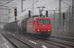HGK 2002/145-CL 012 (145 090-7) mit Kesselwagenzug am 18.12.12 Bhf.