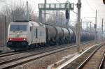 ITL 285 108-7 (92 80 1285 108-7 D-ITL, Bombardier Bj.2008) mit einem Ganzzug Heizoelkesselwagen Richtung Bernau, 10.02.11 Berlin-Blankenburg.