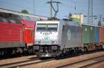 Noch mal aus der N�he bei herrlichem Sonnenschein, ITL 185 562-6 (91 80 6185 562-6 D-ITL) mit Containerzug am 30.05.11 Bhf.