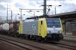 Noch mal von Nahem die MRCE Dispolok der ITL ES 64 F4-203 (91 80 6189 203-3 D-DISPO, Siemens Bj.2004) mit Containerzug am 04.01.11 Bhf.