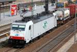 ITL E 186 140 (91 80 6186 140-0 D-ITL) mit Containerzug am 18.04.12 Berlin-Beusselbr�cke Richtung Spandau.