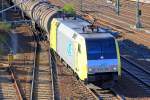 ITL ES 64 F-902/ 152 902-3 mit Kesselwagenzug Richtung Berlin-Pankow, 29.10.12 Berlin-Beusselbr�cke.