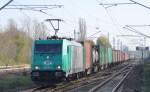 ITL 185 611-1 mit Containerzug Richtung Nordosten am 27.10.14 Berlin-Hohenschönhausen.
