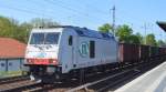 ITL 285 108-7 unterwegs mit einem Ganzzug offener Güterwagen Richtung Schönerlinde zum Baustoffhandel vor Ort über die NEB Heidekrautbahn-Strecke am 13.05.15 Berlin-Karow.