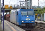 ITL mit ihrer 185 CL 004 (185 504-8) mit PKW-Transportzug am 12.09.17 Durchfahrt Bf.