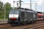 MRCE Dispolok vermietet an ITL, ES 64 F4-200 (91 80 6189 200-9 D-DISPO, Siemens, Bj.2004) auf Leerfahrt durch den Bhf.
