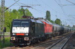 LEG mit ES 64 F4-450 (189 450-0) mit 232 416-8 und Kesselwagenzug am 19.05.16 Durchfahrt Bf.
