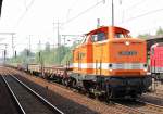 LOCON 210 (92 80 1212 275-2 D-LOCON mit Ganzzug Drehgestellflachwagen (leer) Richtung Berlin-Sch�neweide, 29.04.11 Bhf.