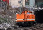 LOCON 208 (92 80 1212 357-8 D-LOCON) Richtung Berlin-Lichtenberg, 22.02.13 Stra�enunterf�hrung Berlin Sch�nhauser Allee.