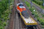 LOCON 202 (201 222-7) verlässt mit einem Kranschutzwagen der Fa.