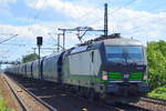 LTE Logistik- und Transport- GmbH mit der ELL Vectron 193 272 [NVR-Number: 91 80 6193 272-2 D-ELOC, Siemens Bj.2016] und einem Getreidezug am 31.07.17 Dresden-Strehlen.