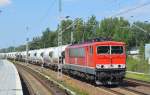 MEG 701 (155 124-1) mit einem Leerzug Zementstaubwagen Richtung Berlin-Marzahn am 21.08.15 Mühlenbeck/Mönchmühle bei Berlin.