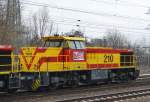 MEG 210 (92 80 1275 210-3 D-MEG, VSFT Bj.2003) zusammen mit MEG 217 und Zementstaubzug am 07.12.15 Berlin-Springpfuhl.