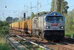 Ein Blue Tiger, der OHE 330091 (92 80 1250 009-8 D-OHE) ist am fr�hen Abend des 11.06.10 mit einem Ganzzug Drehgestellflachwagen mit Holzbeladung Richtung Karower Kreuz Berlin unterwegs.