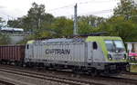 Diese akiem Captrain 187 013-8 [NVR-Number: 91 80 6187 013-8 D-AKIEM, Bombardier Bj.2015] ist untervermietet an Raildox und an diesem Tag mit einem gemischten GÜterzug aus slowakischen offenen