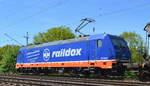 Raildox 185 409-0 mit einem Ganzzug gedeckter Schüttgutwagen am 17.05.17 Berlin-Wuhlheide.
