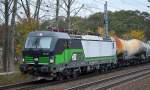 Erst seit kurzem f�r RTBC im Einsatz die ELL Vectron 193 239 (91 80 6193 239-1 D-ELOC, Siemens Bj.2015) mit einem Ganzzug Knickkesselwagen (Kreideschlamm) Richtung Oranienburg am 06.11.15