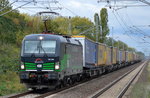 ELL Vectron 193 266 [NVR-Number: 91 80 6193 266-4 D-ELOC, Siemens Bj.2016]für TXL mit KLV-Zug am 07.10.16 Berlin-Hohenschönhausen.
