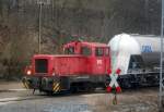 WFL Lok 4 (98 80 3312 033-4 D-WFL) rangiert t�glich die Zementstaubsilowagen am Zementwerk Berlin Greifswalder Str., 07.02.11 (Bild aud dem S-Bahnfenster heraus)
