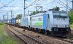 RTBC mit der Railpool Mietlok 186 421-4 und am Haken 185 621-0 (119 002-3) und Containerzug am 23.07.15 Bhf.