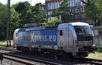boxXpress.de GmbH, Hamburg [D] mit der geleasten Railpool Vectron  6193 136  [NVR-Nummer: 91 80 6193 136-9 D-Rpool] am 14.05.25 Höhe Bahnhof Hamburg-Harburg.