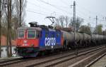 SBB Cargo Mietlok RE 421 397-1 mit Kesselwagenzug (Ladegut: geschmolzenes Schwefel)) Richtung Bernau am 04.04.14 Berlin-Karow.
