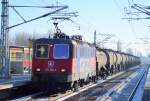 Auch heute nochmal Re 421 395-5 für HSL mit Kesselwagenzug (geschmolzenes Schwefel-Transporte)Richtung Stendell am 19.01.16 Berlin-Hohenschönhausen.