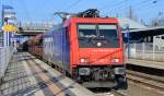 SBB Cargo Mietlok Re 482 035-3 mit Ganzzug gedeckter Schüttgutwagen bei der Durchfahrt Berlin-Hohenschönhausen, 19.02.15